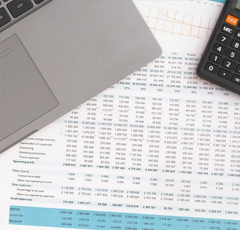 Most mezi e-shopem a marketplace